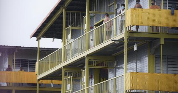 本地有数十万名客工住在大型宿舍里。（档案照）